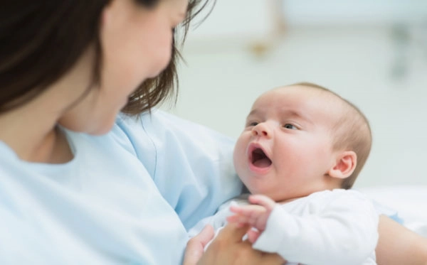 Cẩm nang âu yếm trẻ sơ sinh đúng cách dán mà cha mẹ nên biết Cẩm nang quan tâm trẻ sơ sinh đúng cách dán mà phụ huynh nên biết