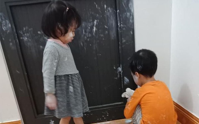 Vừa bầu bí vừa siêng con nhỏ mẹ bỉm sữa nghêu ngán nhìn bé nghịch ngợm mọi nhà Vừa bầu bí vừa chăm con nhỏ mẹ bỉm sữa nghêu ngán nhìn con nghịch ngợm mọi nhà