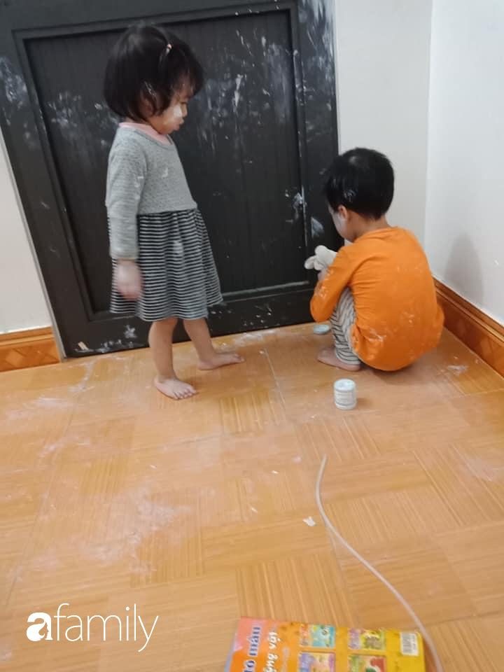 Vừa thai bí vừa chuyên con nhỏ dại mẹ bỉm sữa ngao ngán nhìn bé nghịch ngợm khắp nhà Vừa bầu bí vừa chăm con nhỏ mẹ bỉm sữa ngao ngán nhìn nhỏ nghịch ngợm khắp nhà
