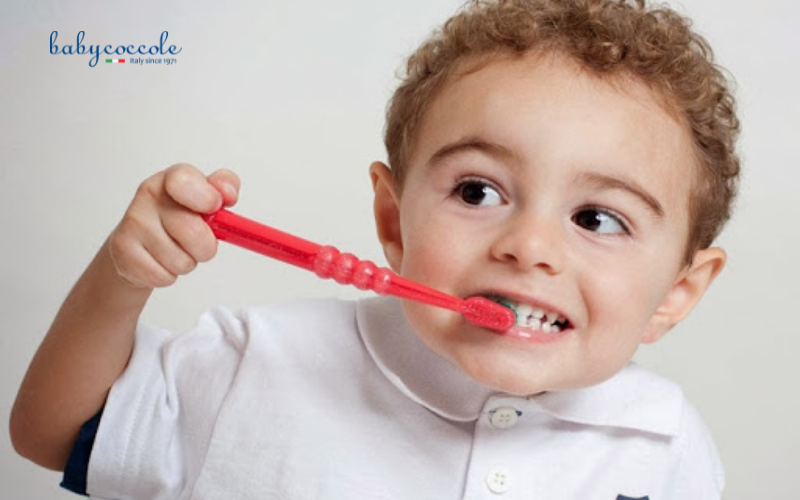Hướng dẫn bí quyết lựa chọn kem tiến công răng cho bé nhỏ tuổi Hướng dẫn cách lựa lựa chọn kem đánh răng cho nhỏ nhắn tuổi