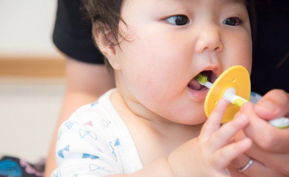 Hướng dẫn chăm lo răng miệng mang lại trẻ theo từng độ tuổi Hướng dẫn chăm sóc răng miệng mang lại trẻ theo từng độ tuổi