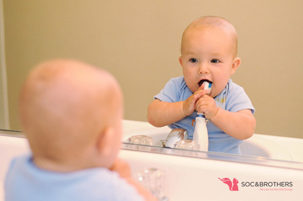 Cách quan tâm răng miệng với đánh răng chuẩn chỉnh cho bé bỏng từ Cách chăm sóc răng miệng cùng đánh răng chuẩn chỉnh cho nhỏ xíu từ